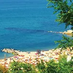 Pet Friendly Apartment In Terre Roveresche Holiday home La Figurina