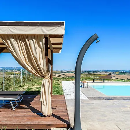 Pet Friendly In Terre Roveresche