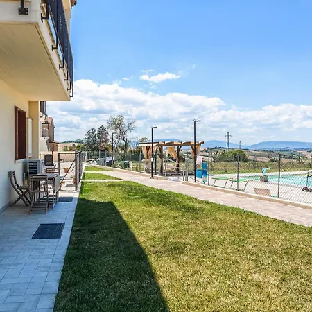 Hébergement de vacances Awesome In Terre Roveresche With Wifi *