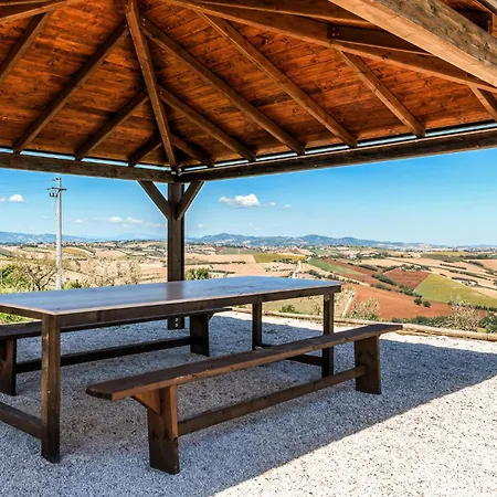 Awesome In Terre Roveresche 度假居